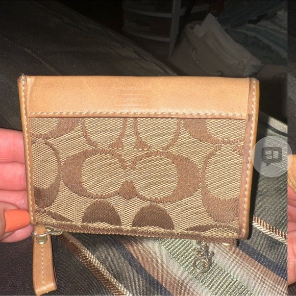 2 mini card wallets Coach and Lilly Pulitzer Colorful Floral Zip Pouch - Picture 2 of 3